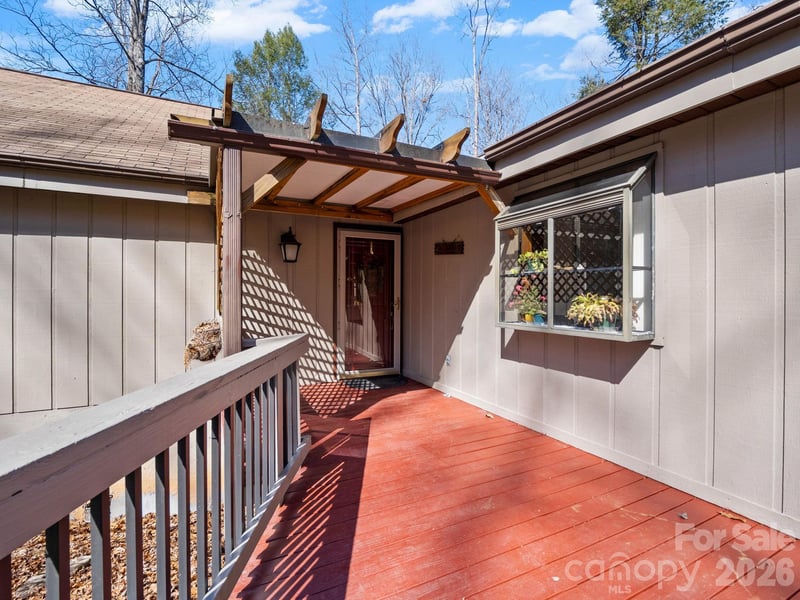 111 Buckeye Rd, Lake Lure, NC 28746