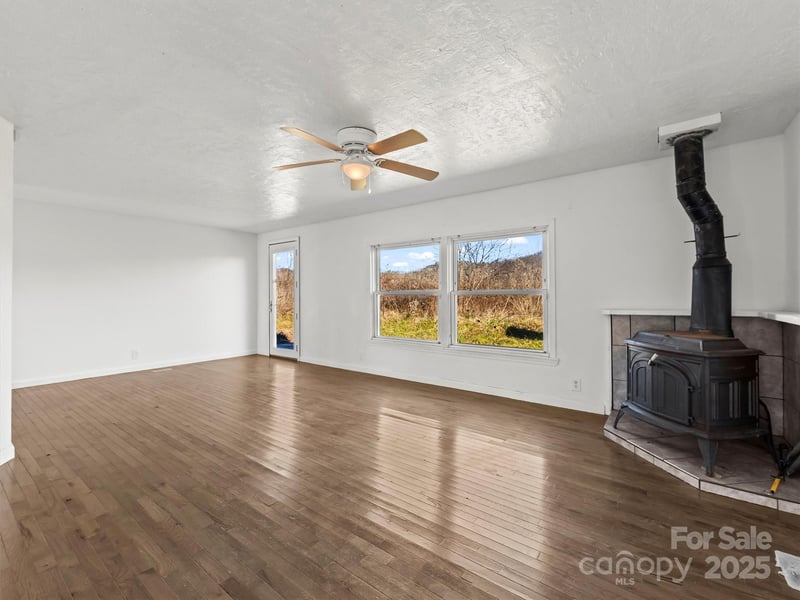 55 Katydid Ln, Franklin, NC 28734
