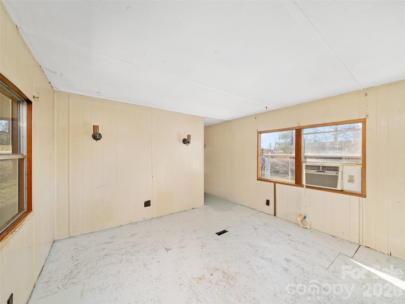 1905 Old Spartanburg Rd, Hendersonville, NC 28792