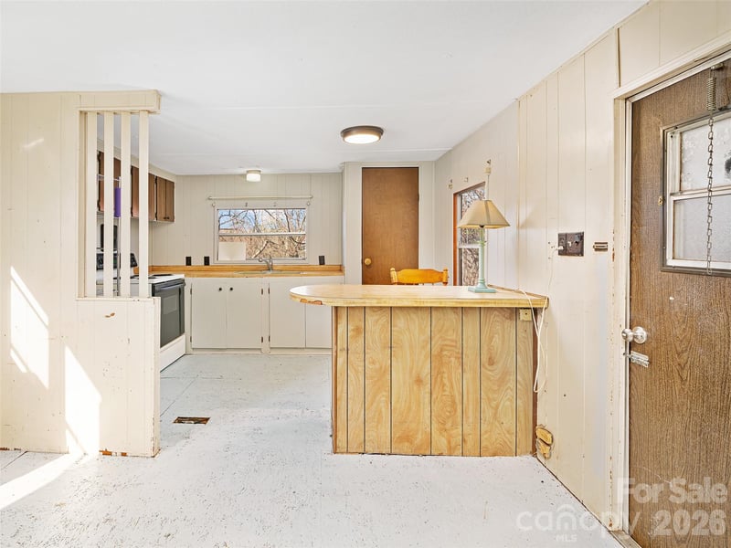 1905 Old Spartanburg Rd, Hendersonville, NC 28792