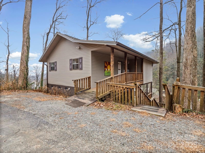 950 Main St #5, Chimney Rock, NC 28720