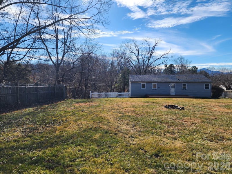 31 Stanley St, Candler, NC 28715