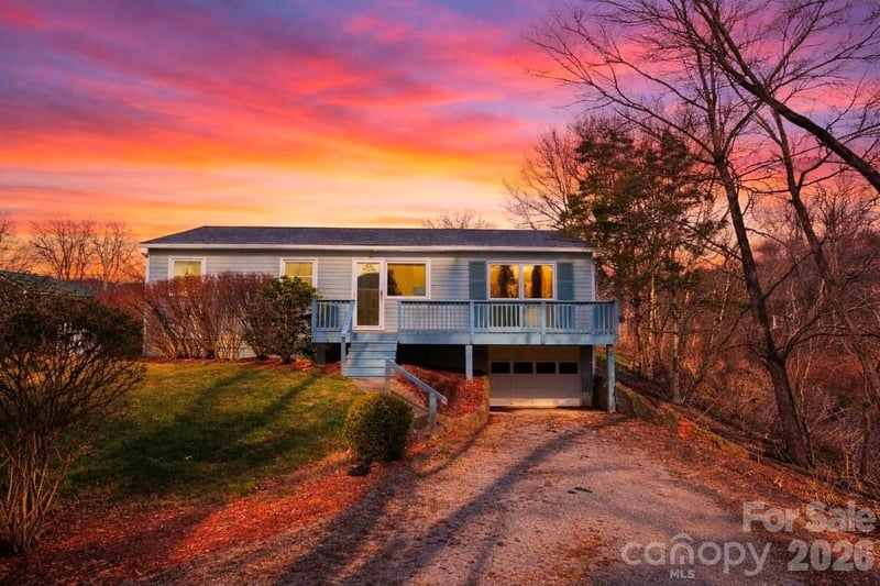 31 Stanley St, Candler, NC 28715