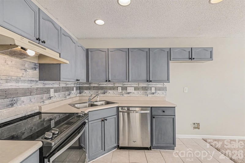 4557 Antelope Ln, Charlotte, NC 28269