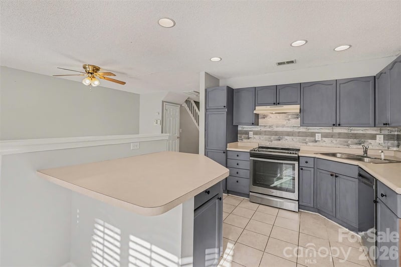 4557 Antelope Ln, Charlotte, NC 28269