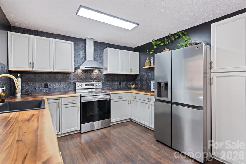 144 Pinehaven Dr, Clyde, NC 28721