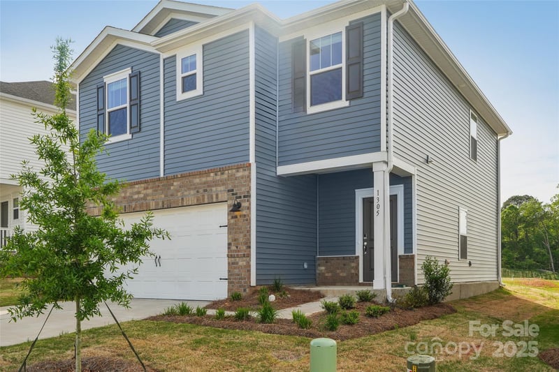 1437 Wildflower St, Newton, NC 28658