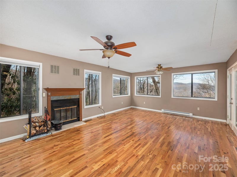 1392 Mount Chalet Rd, Canton, NC 28716