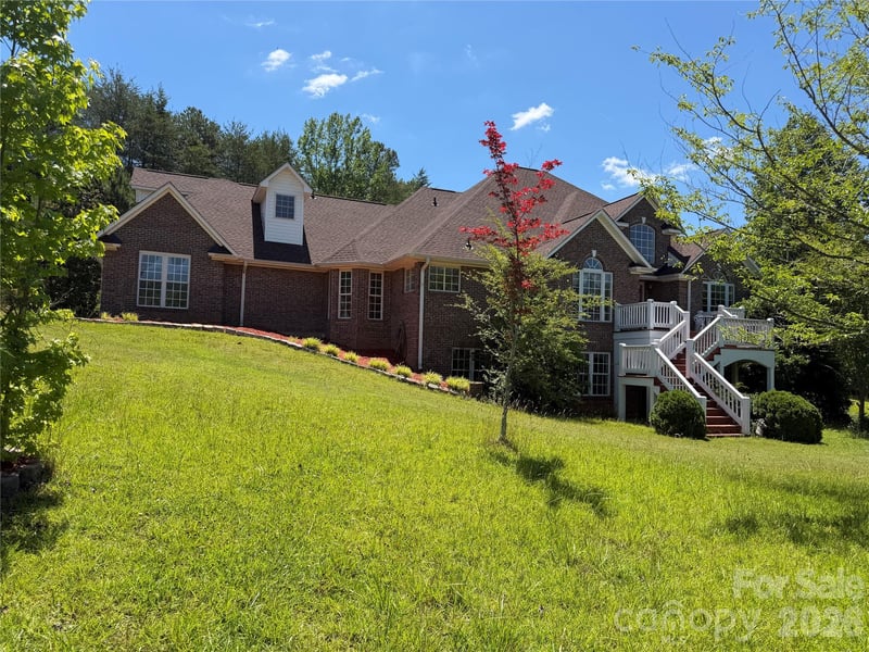 92 Rodaeo Dr, Columbus, NC 28722