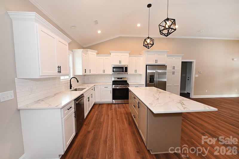 4932 Southview Dr, Hickory, NC 28602
