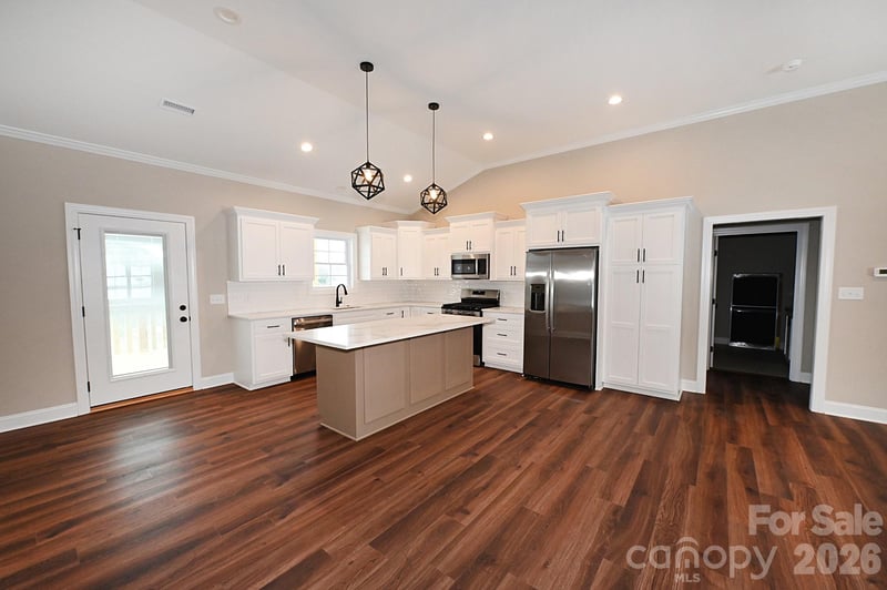 4932 Southview Dr, Hickory, NC 28602