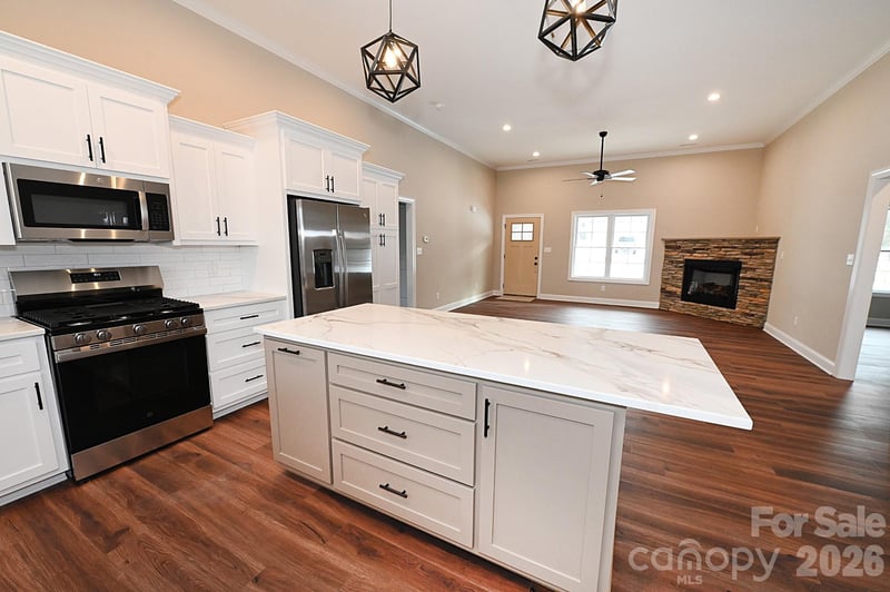 4932 Southview Dr, Hickory, NC 28602