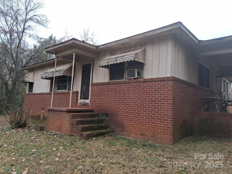 111 Parmer St, Forest City, NC 28043