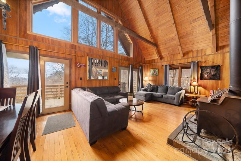 672 Chestnut Ln, Mars Hill, NC 28754