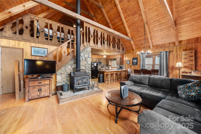 672 Chestnut Ln, Mars Hill, NC 28754