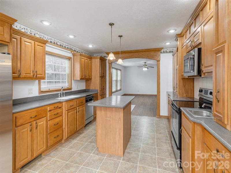 65 Philips Ct, Fletcher, NC 28732