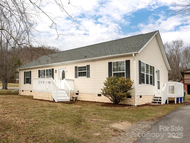 65 Philips Ct, Fletcher, NC 28732