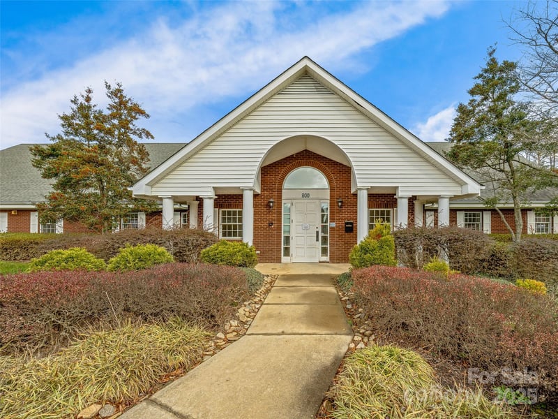 800 Beverly Hanks Center, Hendersonville, NC 28792