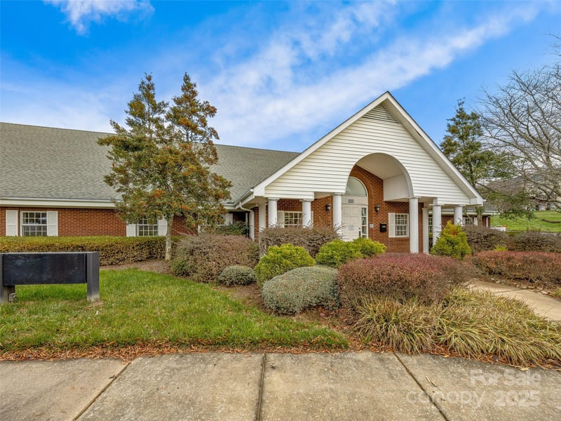 800 Beverly Hanks Center, Hendersonville, NC 28792