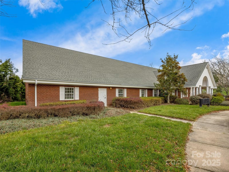 800 Beverly Hanks Center, Hendersonville, NC 28792