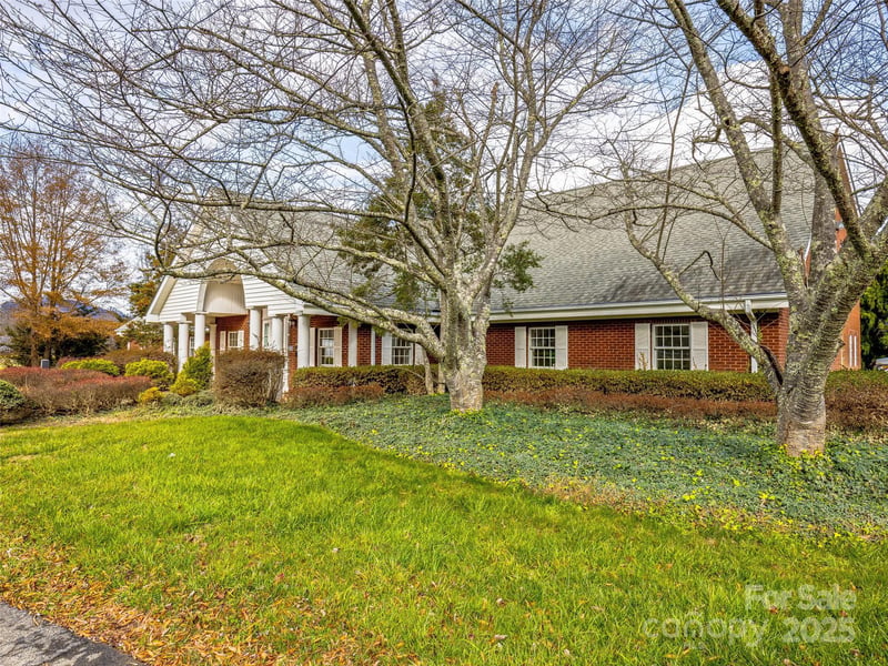 800 Beverly Hanks Center, Hendersonville, NC 28792