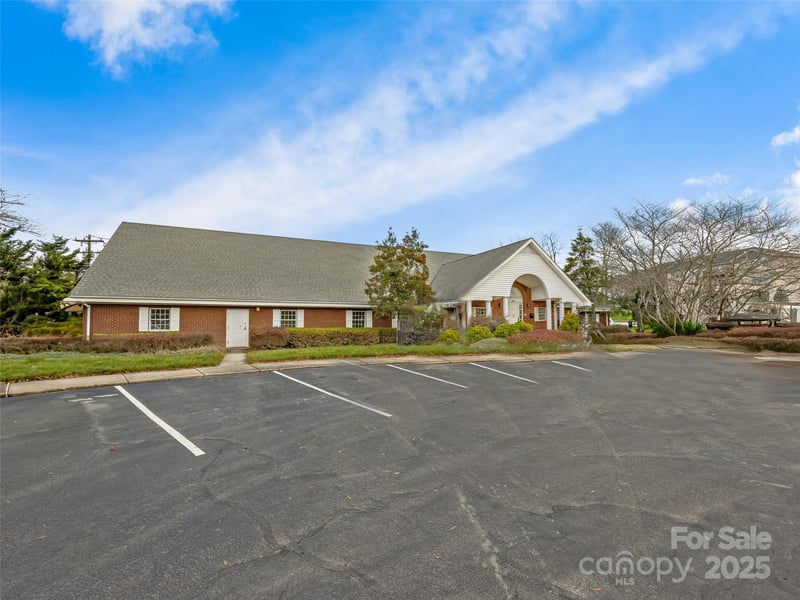 800 Beverly Hanks Center, Hendersonville, NC 28792