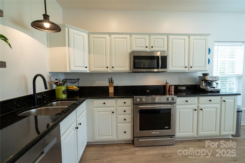 4022 Carl Parmer Dr, Harrisburg, NC 28075