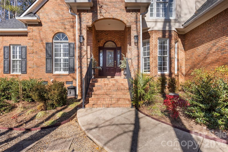 30 Winged Foot Ct, Spartanburg, SC 29306