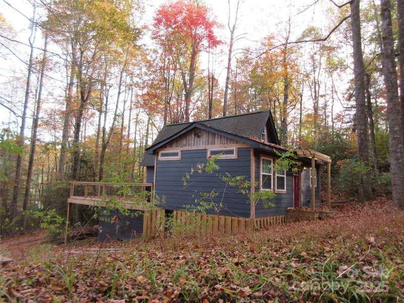 30 Rainbow Lake Cir, Black Mountain, NC 28711