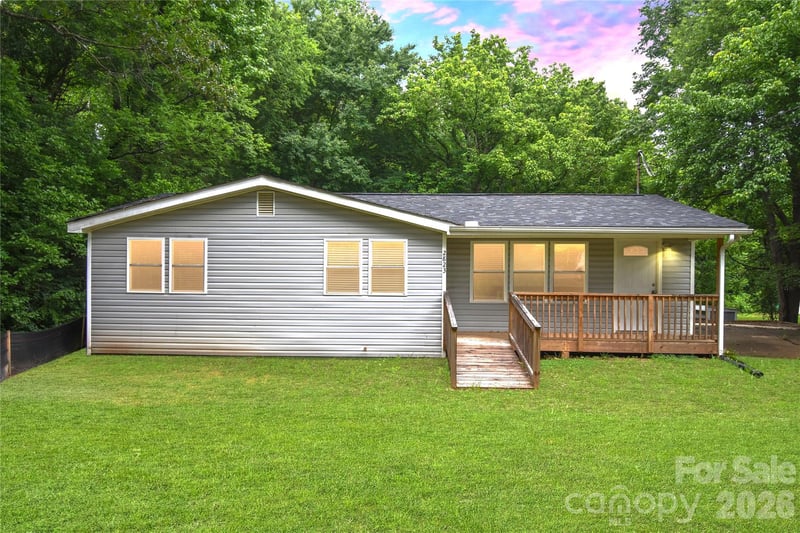 2823 Jt Posse Dr, Claremont, NC 28610
