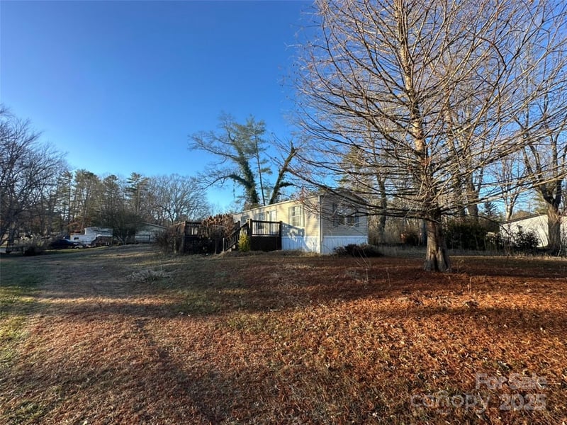 200 Rolling Oaks Dr, Hendersonville, NC 28791