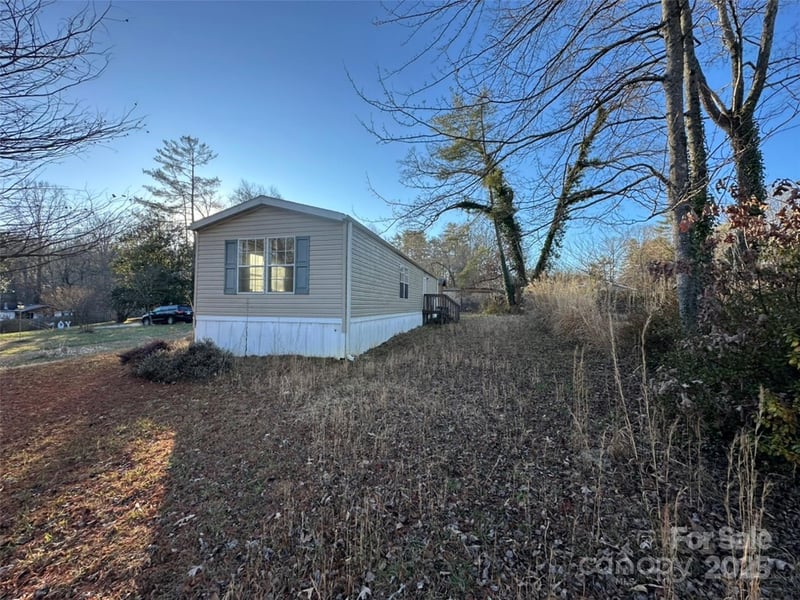 200 Rolling Oaks Dr, Hendersonville, NC 28791