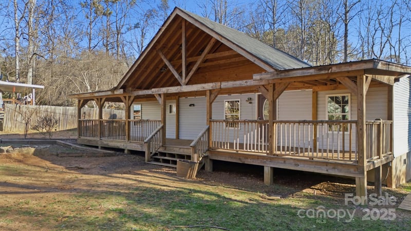 102 Garnett Trace Rd, Franklin, NC 28734