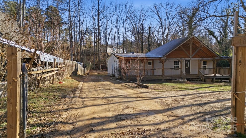 102 Garnett Trace Rd, Franklin, NC 28734