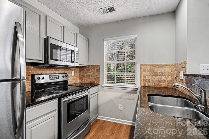 1825 Birch Heights Ct, Charlotte, NC 28213