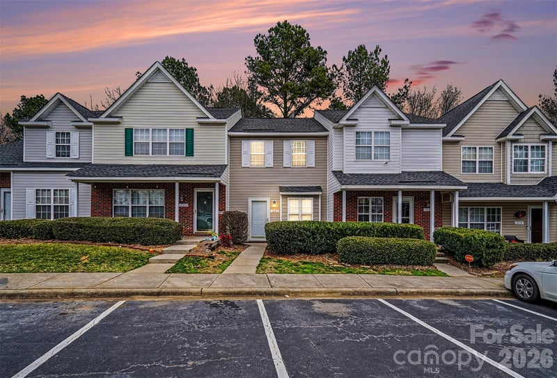 1825 Birch Heights Ct, Charlotte, NC 28213