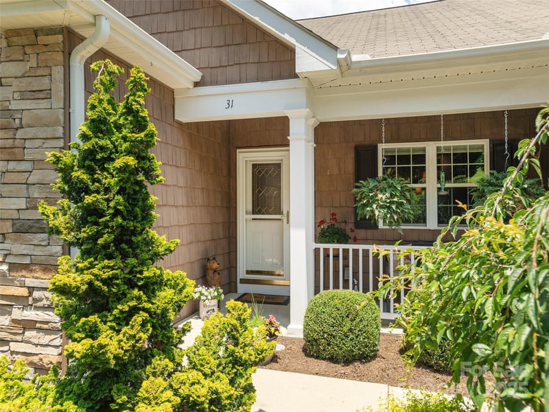 31 Headwater Dr, Hendersonville, NC 28739