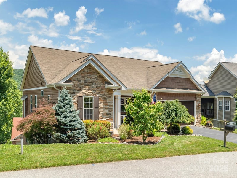 31 Headwater Dr, Hendersonville, NC 28739