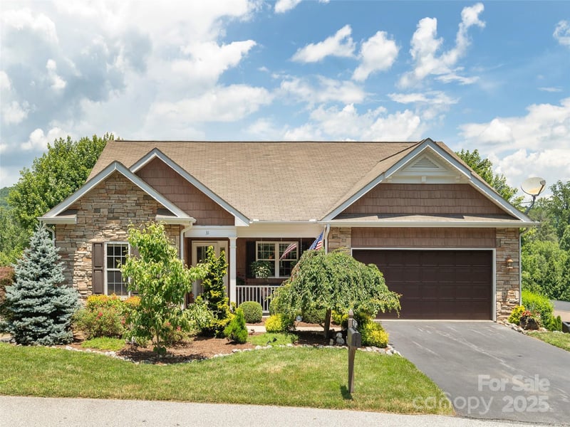 31 Headwater Dr, Hendersonville, NC 28739