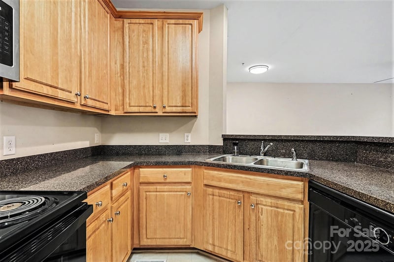 6812 Park Place Dr, Charlotte, NC 28262