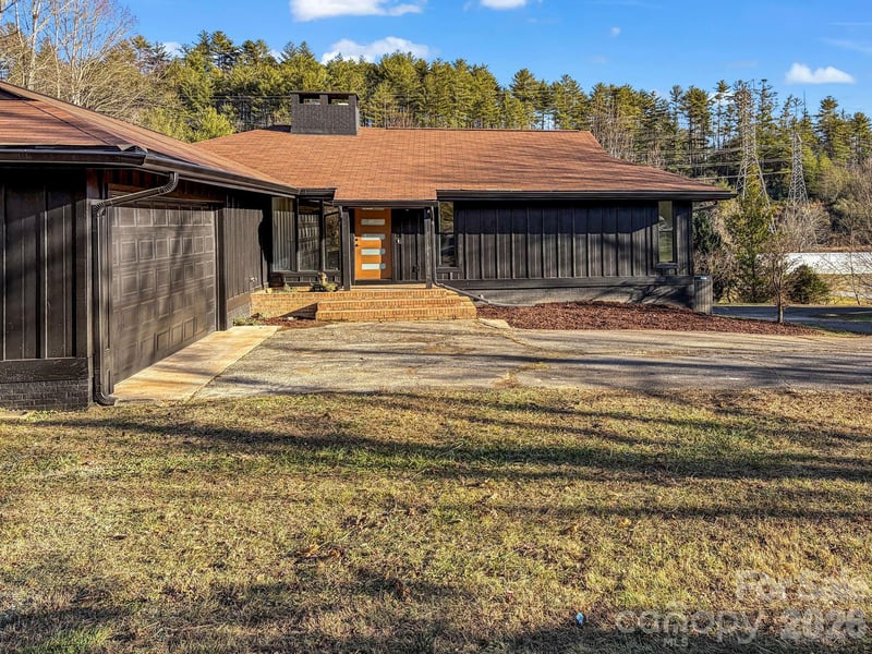 109 Orchid Heights Dr, Pisgah Forest, NC 28768
