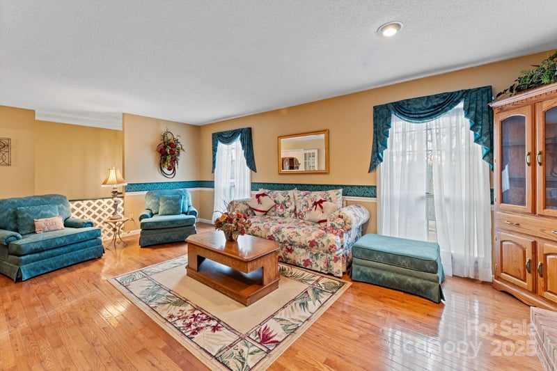 184 Trimont Mountain Rd, Franklin, NC 28734