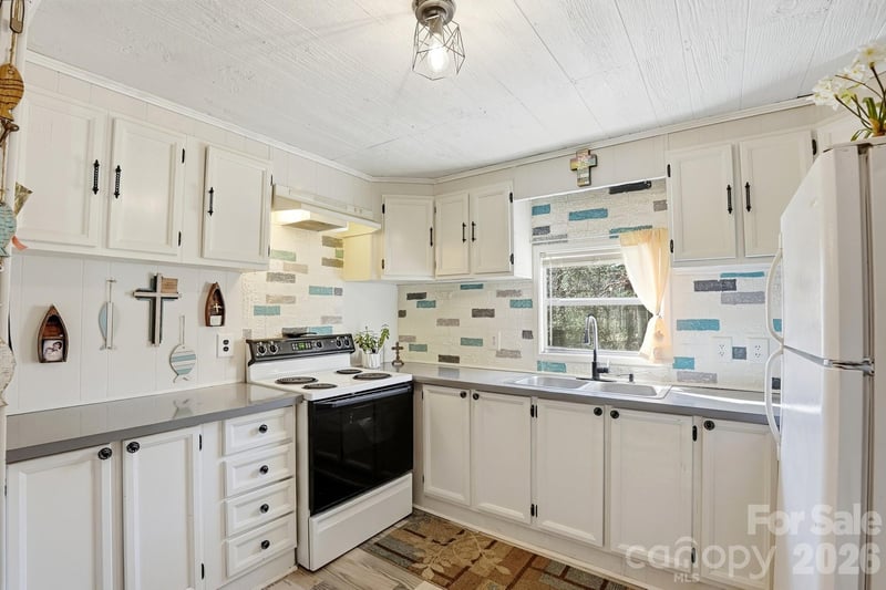 343 Carr Rd, Dallas, NC 28034