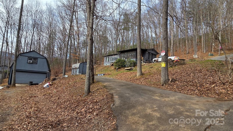 17 Shena Dr, Waynesville, NC 28785