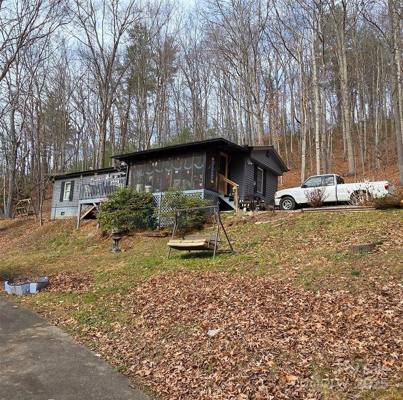 17 Shena Dr, Waynesville, NC 28785