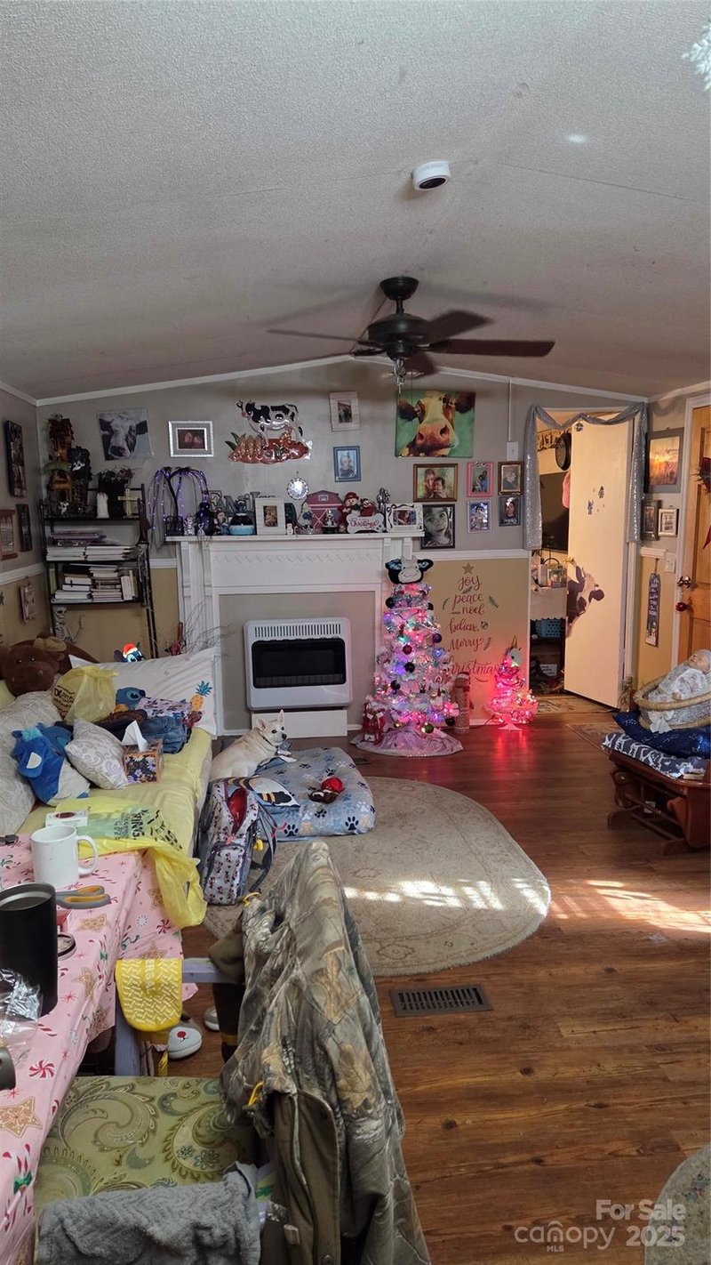 17 Shena Dr, Waynesville, NC 28785