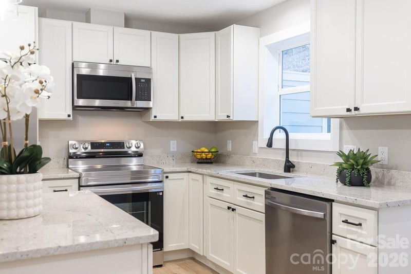 328 Bowditch St #2B, Burnsville, NC 28714