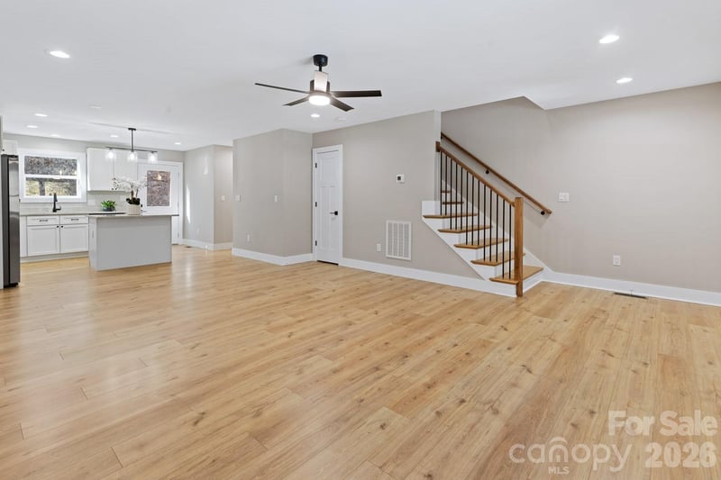 328 Bowditch St #2B, Burnsville, NC 28714