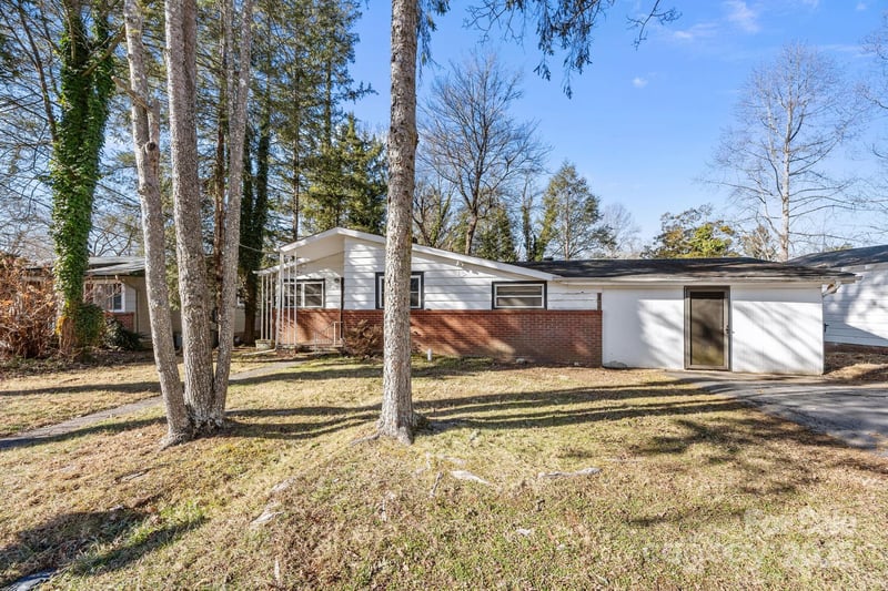 228 Grove St, Brevard, NC 28712