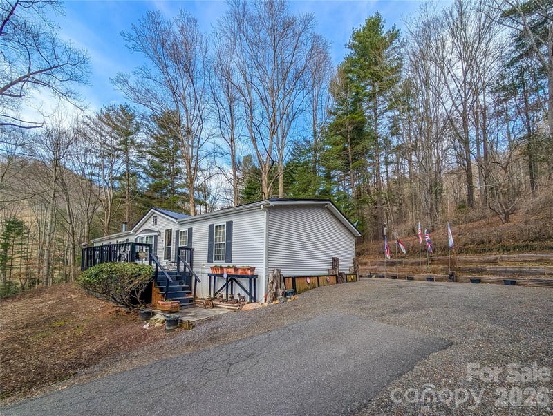 1372 Lickskillet Rd, Burnsville, NC 28714